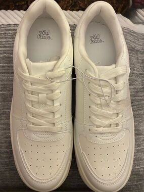 New without tags Wild Fable women’s size 8 1/2 White Leather-Style Sneakers.